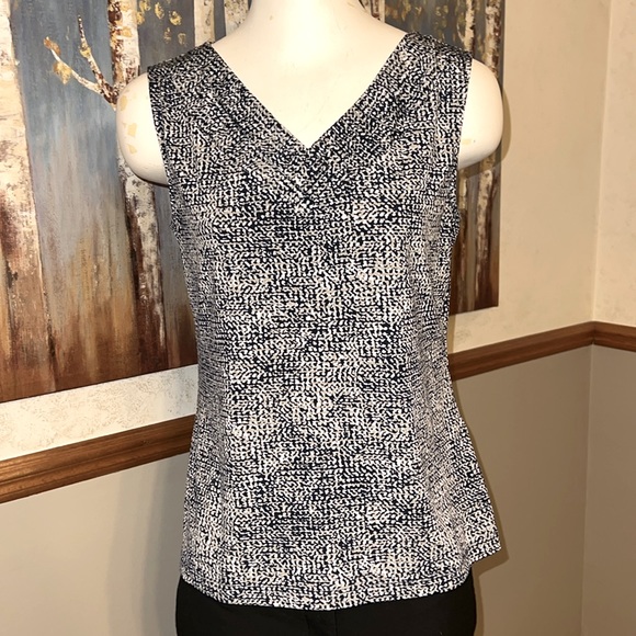Tahari Sleeveless Top - Picture 1 of 8